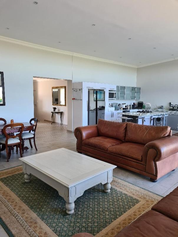 10 On Aquavista Addo River View Villa *